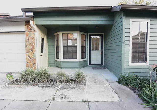 Photo 2 of Single family home for sale at 6466 Tapestry Cir, Spring Hill, FL 34606 | MLS# W7889594 | Listing updated on 2026-09-17