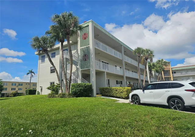 Condo for sale at 2070 World Pkwy Blvd #22, CLEARWATER, FL 33763 | MLS# TB8549485