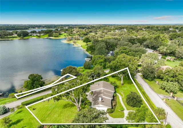 Photo 4 of Single family home for sale at 1800 Country Clb Dr, Eustis, FL 32726 | MLS# G5117914 | Listing updated on 2026-09-21