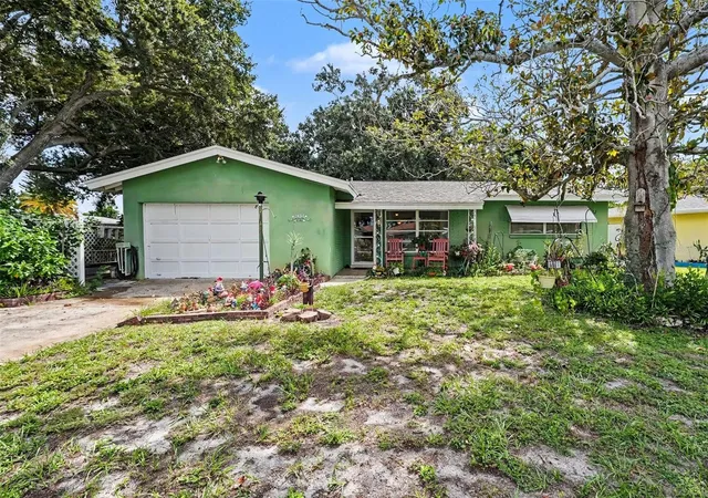 Single family home for sale at 2400 Indigo Dr, CLEARWATER, FL 33763 | MLS# TB8549493