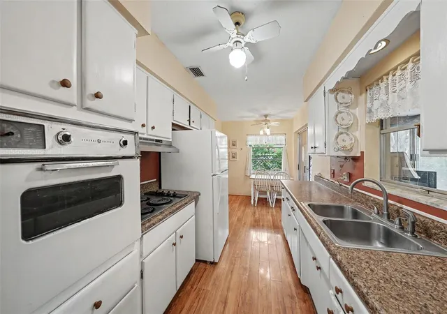 Photo 2 of Single family home for sale at 2400 Indigo Dr, Clearwater, FL 33763 | MLS# TB8549493 | Listing updated on 2026-09-22