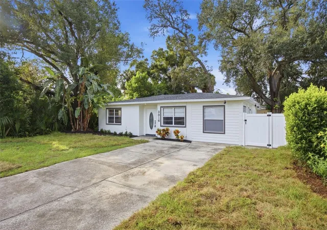 Photo 1 of Single family home for sale at 3916 W N A St, Tampa, FL 33609 | MLS# TB8549494 | Listing updated on 2026-10-20