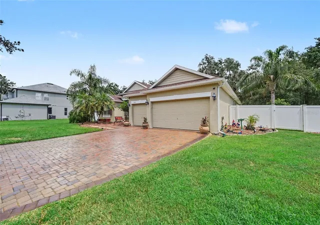 Photo 1 of Sale Pending at 3105 Conrad Ct, Kissimmee, FL 34744 | MLS# O6442649 | Listing updated on 2026-10-13