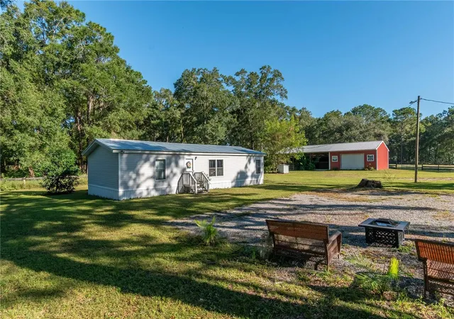 Photo 2 of Manufactured home for sale at 8081 Sw 41st Place Rd, Ocala, FL 34481 | MLS# OM732418 | Listing updated on 2026-10-09