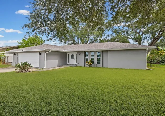 Photo 2 of Single family home for sale at 9633 Portside Dr, Seminole, FL 33776 | MLS# TB8549498 | Listing updated on 2026-10-08