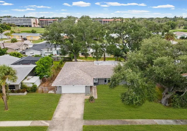 Photo 3 of Single family home for sale at 9633 Portside Dr, Seminole, FL 33776 | MLS# TB8549498 | Listing updated on 2026-10-08