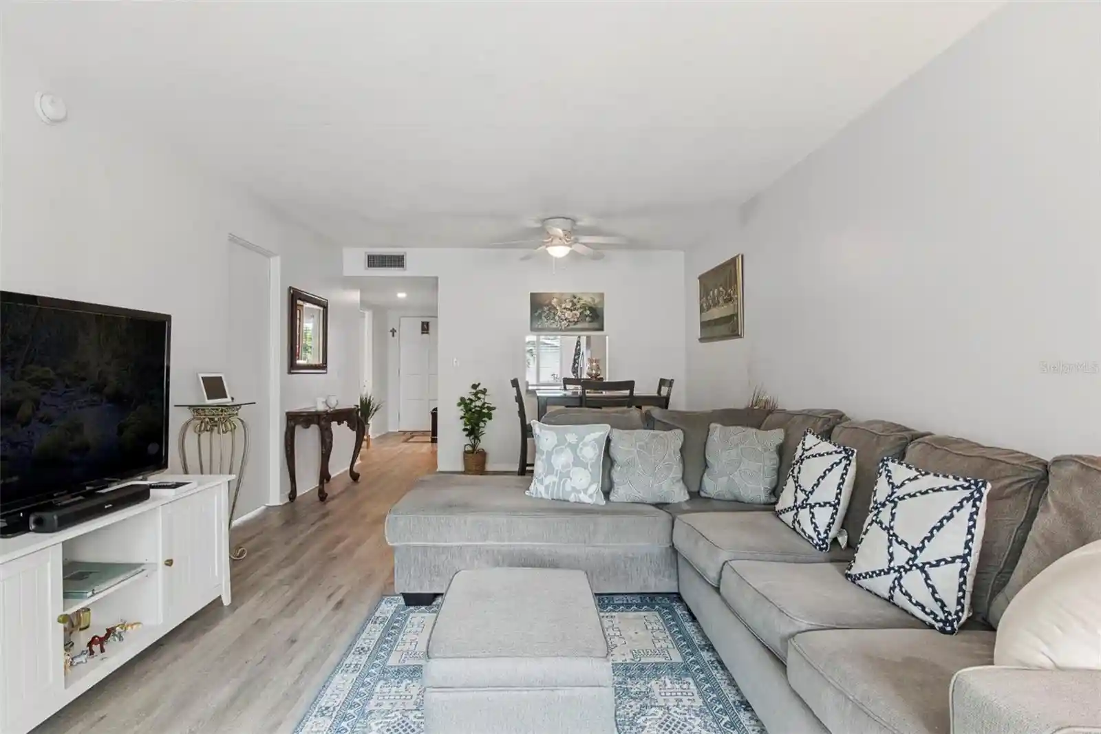 Listing Photo 2 - Condo for sale in 8651 10Th St N located at 8651 10Th St N, St. Petersburg, FL 33702 - Unit #118