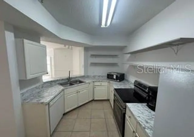 Photo 3 of Condo for sale at 5536 Metrowest Blvd #8-101, Orlando, FL 32811 | MLS# O6442662 | Listing updated on 2026-10-06