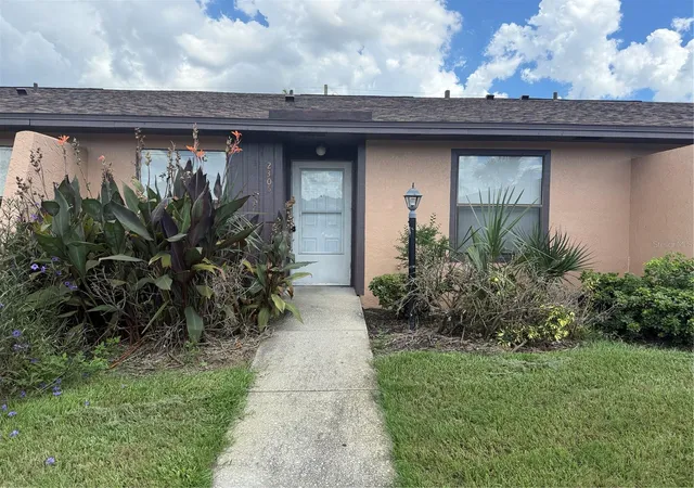 Photo 1 of Single family home for sale at 2305 Trinidad Ct, Kissimmee, FL 34741 | MLS# S5157798 | Listing updated on 2026-10-20