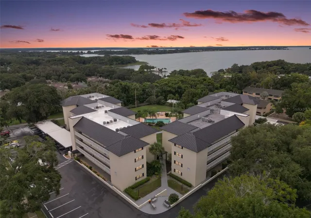 Condo for sale at 101 N Grandview St #111, MOUNT DORA, FL 32757 | MLS# G5117920
