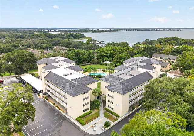 Photo 2 of Condo for sale at 101 N Grandview St #111, Mount Dora, FL 32757 | MLS# G5117920 | Listing updated on 2026-09-21