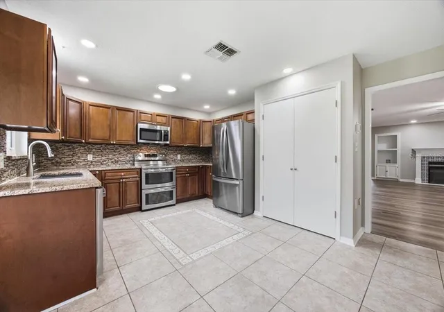 Photo 2 of Single family home for sale at 3717 Futch Loop, Plant City, FL 33566 | MLS# TB8549518 | Listing updated on 2026-10-06
