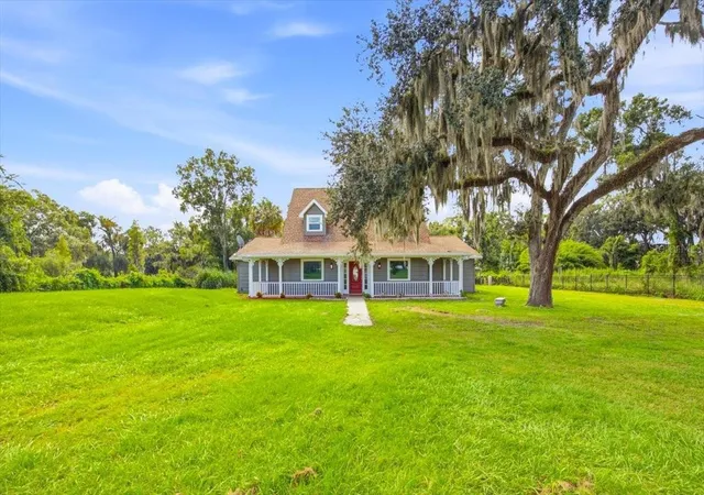 Photo 4 of Single family home for sale at 3717 Futch Loop, Plant City, FL 33566 | MLS# TB8549518 | Listing updated on 2026-10-06