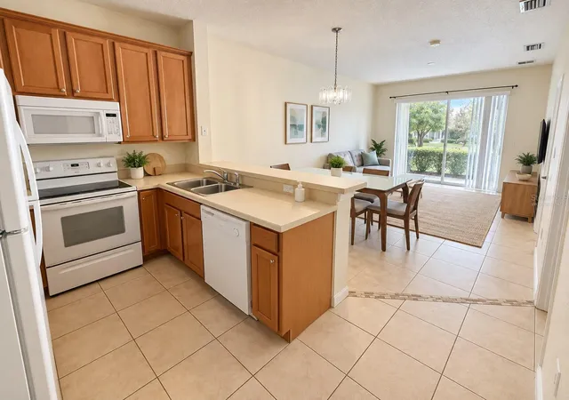 Photo 3 of Townhouse for sale at 2113 Winterset Dr, Lakeland, FL 33813 | MLS# S5157802 | Listing updated on 2026-09-18