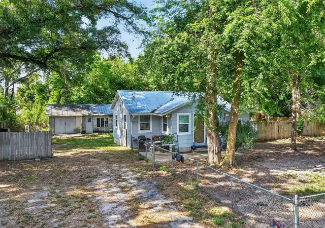 Photo 3 of Single family home for sale at 6220 SE 118th Place, Belleview, FL 34420 | MLS# G5117923 | Listing updated on 2026-09-18