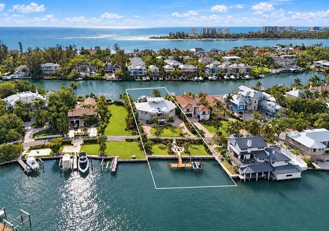 Photo 1 of Mansion for sale at 4034 Roberts Point Rd, Sarasota, FL 34242 | MLS# A4706454 | Listing updated on 2026-09-22
