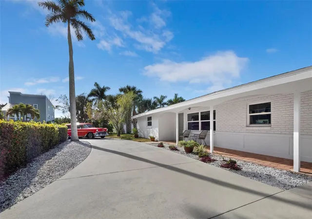 Photo 2 of Single family home for sale at 691 Tarawitt Dr, Longboat Key, FL 34228 | MLS# A4706455 | Listing updated on 2026-10-13
