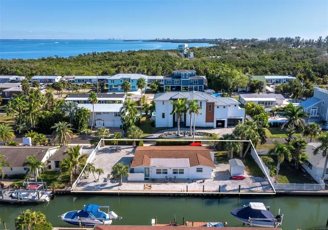 Photo 3 of Single family home for sale at 691 Tarawitt Dr, Longboat Key, FL 34228 | MLS# A4706455 | Listing updated on 2026-10-13