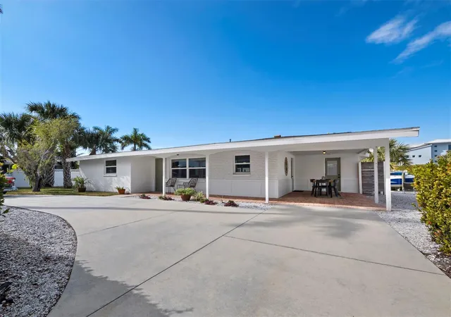 Photo 3 of Single family home for sale at 691 Tarawitt Dr, Longboat Key, FL 34228 | MLS# A4706455 | Listing updated on 2026-10-13