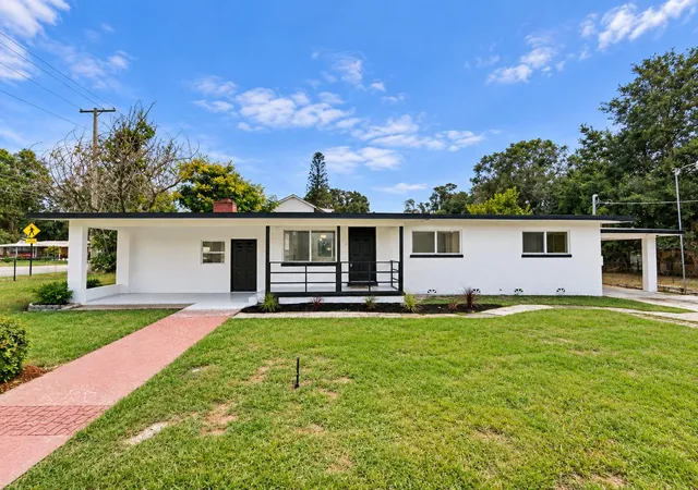 Photo 1 of Single family home for sale at 702 Ave C Sw, Winter Haven, FL 33880 | MLS# O6442691 | Listing updated on 2026-10-03