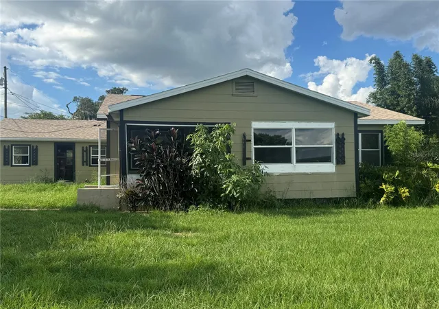 Photo 1 of Single family home for sale at 4 Lakeview Ave, Frostproof, FL 33843 | MLS# K4903797 | Listing updated on 2026-09-29