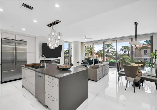 Photo 2 of Condo for sale at 100 1st Avenue N #305, Saint Petersburg, FL 33701 | MLS# TB8549529 | Listing updated on 2026-09-19