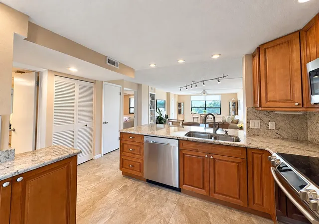 Photo 4 of Condo for sale at 2620 Cvs Cay Dr #306, Clearwater, FL 33760 | MLS# TB8549532 | Listing updated on 2026-10-02