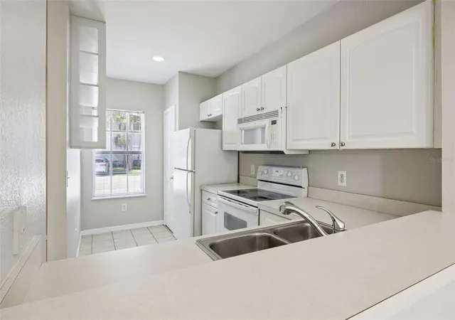 Photo 3 of Townhouse for sale at 4175 Plantation Cvs Dr, Orlando, FL 32810 | MLS# O6442697 | Listing updated on 2026-09-22