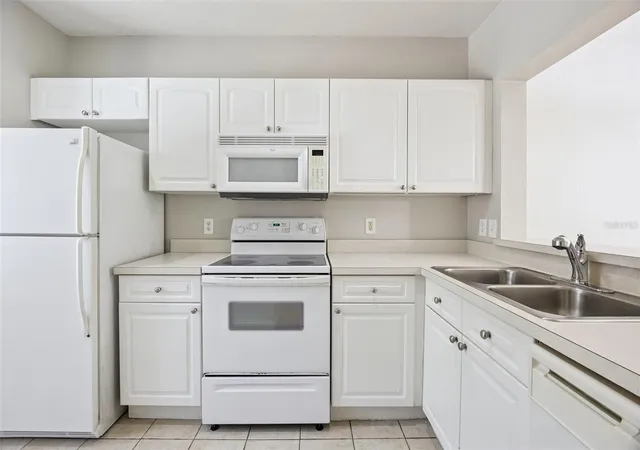 Photo 3 of Townhouse for sale at 4175 Plantation Cvs Dr, Orlando, FL 32810 | MLS# O6442697 | Listing updated on 2026-09-22