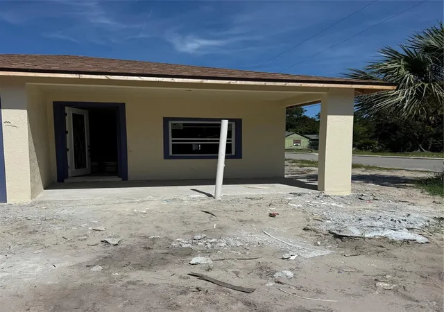 Photo 2 of Single family home for sale at 700 Loomis Ave, Daytona Beach, FL 32114 | MLS# V4951338 | Listing updated on 2026-09-21