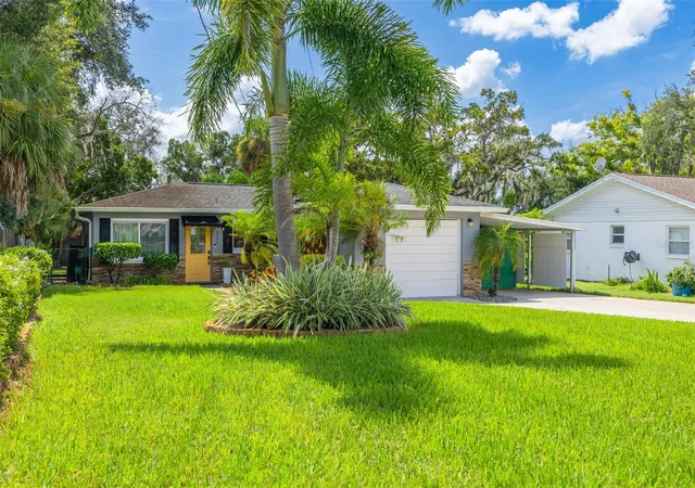 Photo 3 of Single family home for sale at 6030 Oak Ridge Ave, New Port Richey, FL 34653 | MLS# W7889598 | Listing updated on 2026-09-19