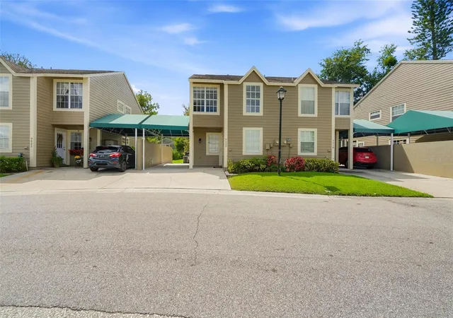 Listing Photo 4 - Condo for sale in building located at 9020 Lake Pl Ln, TAMPA, FL 33634 - Unit #9020