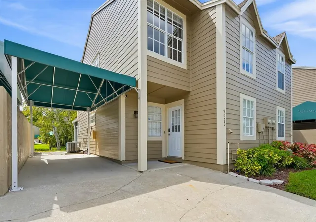 Listing Photo 5 - Condo for sale in building located at 9020 Lake Pl Ln, TAMPA, FL 33634 - Unit #9020