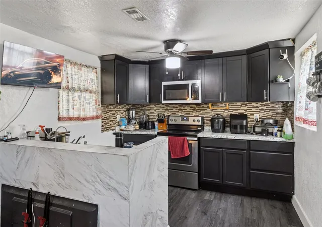 Photo 3 of Single family home for sale at 3708 Coffman Dr, Winter Haven, FL 33881 | MLS# S5157813 | Listing updated on 2026-09-19