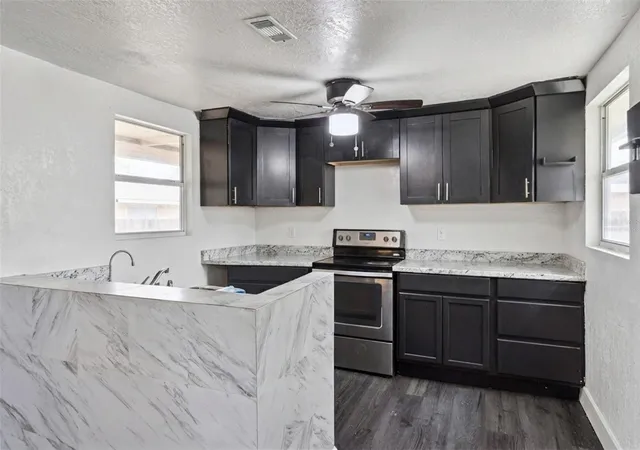Photo 4 of Single family home for sale at 3708 Coffman Dr, Winter Haven, FL 33881 | MLS# S5157813 | Listing updated on 2026-09-19