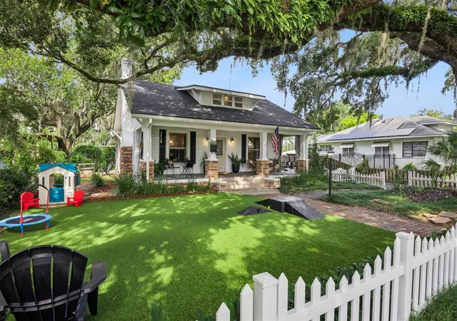 Photo 2 of Single family home for sale at 128 N Highland Ave, Winter Garden, FL 34787 | MLS# O6442723 | Listing updated on 2026-09-25