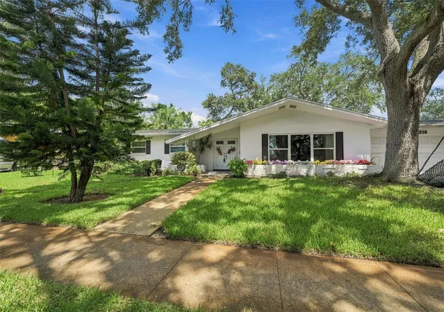Photo 3 of Single family home for sale at 2336 Harn Blvd, Clearwater, FL 33764 | MLS# TB8549575 | Listing updated on 2026-09-29