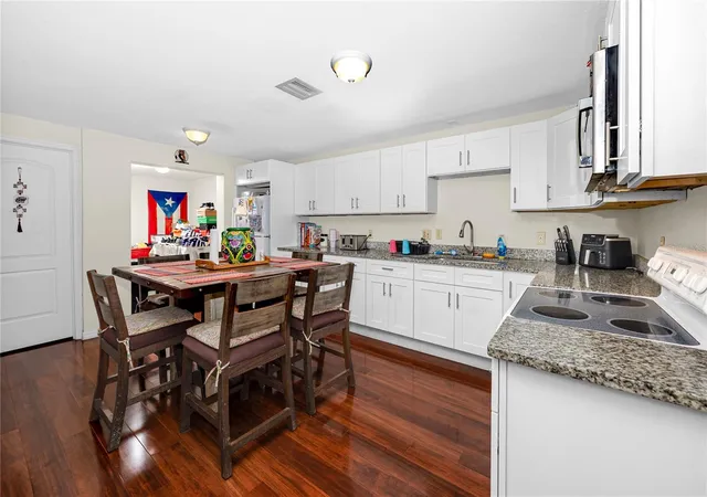 Photo 3 of House for sale at 332 Acropolis Dr, Dunedin, FL 34698 | MLS# TB8549580 | Listing updated on 2026-09-19