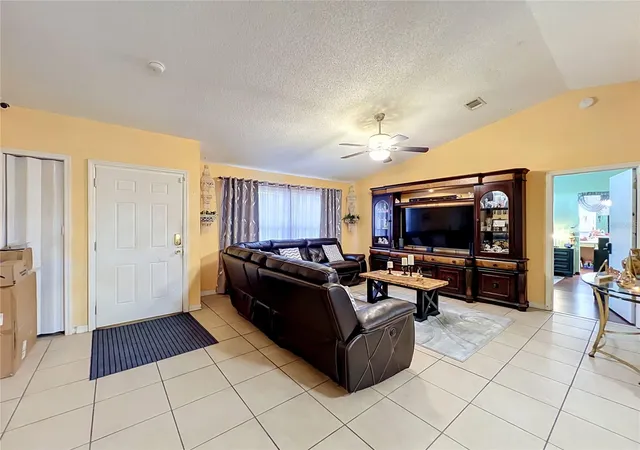 Photo 3 of Single family home for sale at 3438 Bretwood Dr, Orlando, FL 32808 | MLS# OM732443 | Listing updated on 2026-09-22