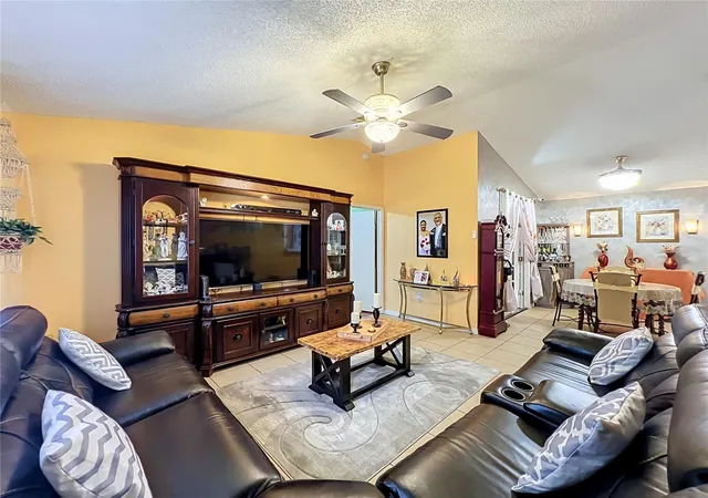 Photo 3 of Single family home for sale at 3438 Bretwood Dr, Orlando, FL 32808 | MLS# OM732443 | Listing updated on 2026-09-22