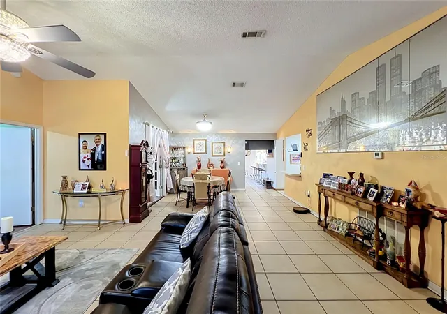 Photo 4 of Single family home for sale at 3438 Bretwood Dr, Orlando, FL 32808 | MLS# OM732443 | Listing updated on 2026-09-22