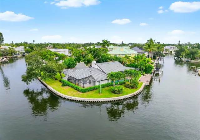 Photo 3 of Single family home for sale at 500 Venice Ln, Sarasota, FL 34242 | MLS# A4706491 | Listing updated on 2026-10-21
