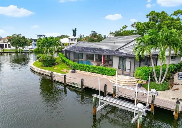Photo 3 of Single family home for sale at 500 Venice Ln, Sarasota, FL 34242 | MLS# A4706491 | Listing updated on 2026-10-21