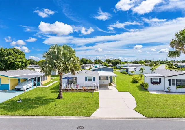 Manufactured home for sale at 6174 Redwing Ave, ENGLEWOOD, FL 34224 | MLS# D6148818