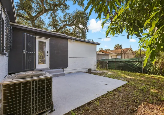 Photo 4 of Single family home for sale at 2217 Mallory, Tampa, FL 33605 | MLS# O6442748 | Listing updated on 2026-10-04