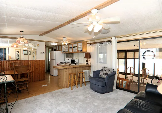 Photo 4 of Manufactured home for sale at 118 N Starboard Dr, Venice, FL 34285 | MLS# N6145808 | Listing updated on 2026-10-02