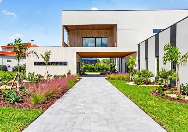 Photo 3 of Mansion for sale at 10932 Flint Ests Dr, Thonotosassa, FL 33592 | MLS# TB8549614 | Listing updated on 2026-10-02