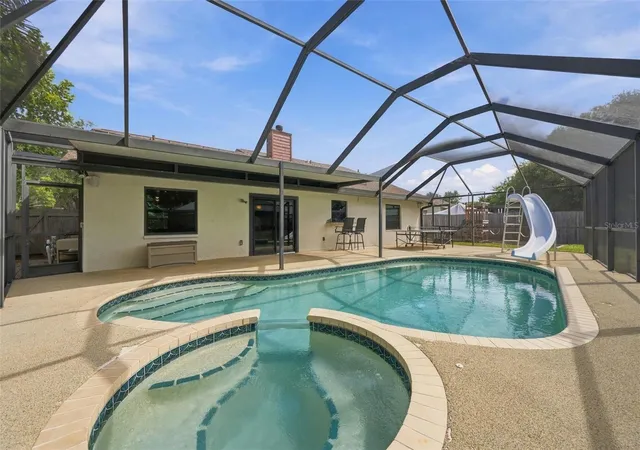 Photo 1 of Single family home for sale at 2328 Spring Oaks Cir, Sarasota, FL 34234 | MLS# A4706494 | Listing updated on 2026-09-18