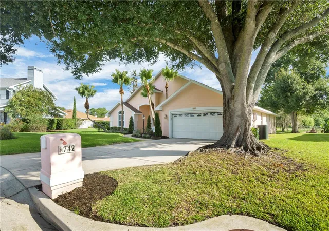 Photo 3 of Single family home for sale at 742 Santa Maria Dr, Winter Haven, FL 33884 | MLS# P4939917 | Listing updated on 2026-09-19