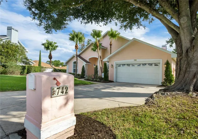 Photo 3 of Single family home for sale at 742 Santa Maria Dr, Winter Haven, FL 33884 | MLS# P4939917 | Listing updated on 2026-09-19